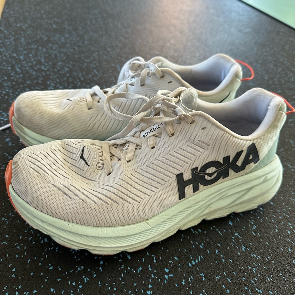 Hoka Rincon 3 Lightweight Running Shoes in Cream with Coral Accents